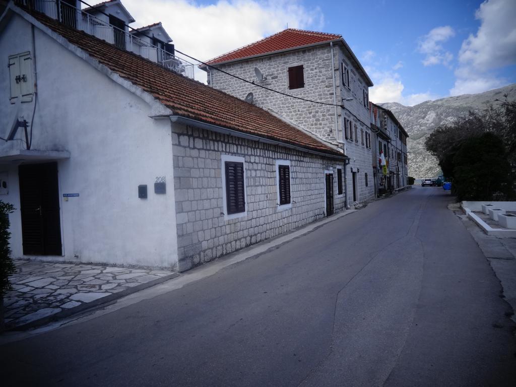 Seaside Apartments And Rooms Kotor Extérieur photo